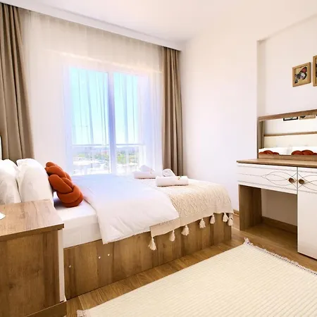 1207 By Newinn Apartment