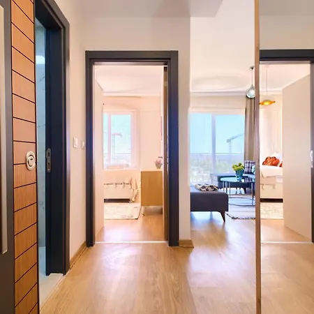 1207 By Newinn Apartment *
