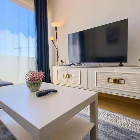 1207 By Newinn Apartment *