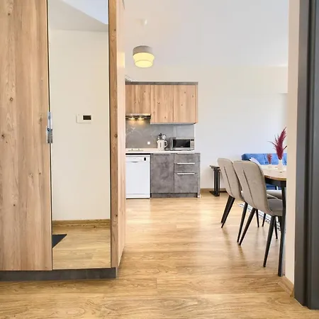 1207 By Newinn Apartment *